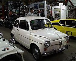 FIAT 600. К чести наших конструкторов ЗАЗ 965 не стал точной копией 'итальянца'.
